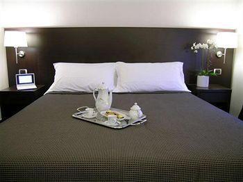 Hotell Raeli Floridia